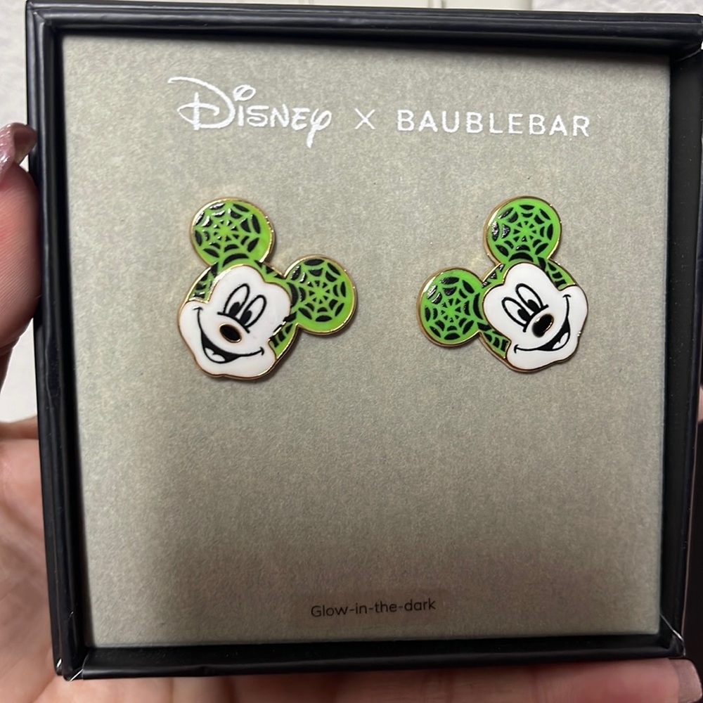 Beautiful disney Halloween earrings